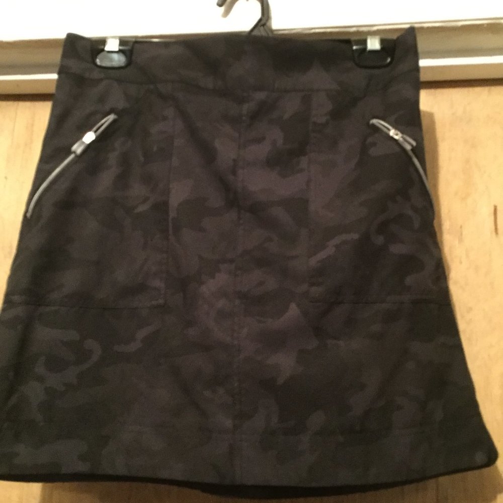 RRenuar  Camouflage Tennis skirt shades of black sporty pickleball size small
